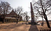 Obelisk v Denisových sadech